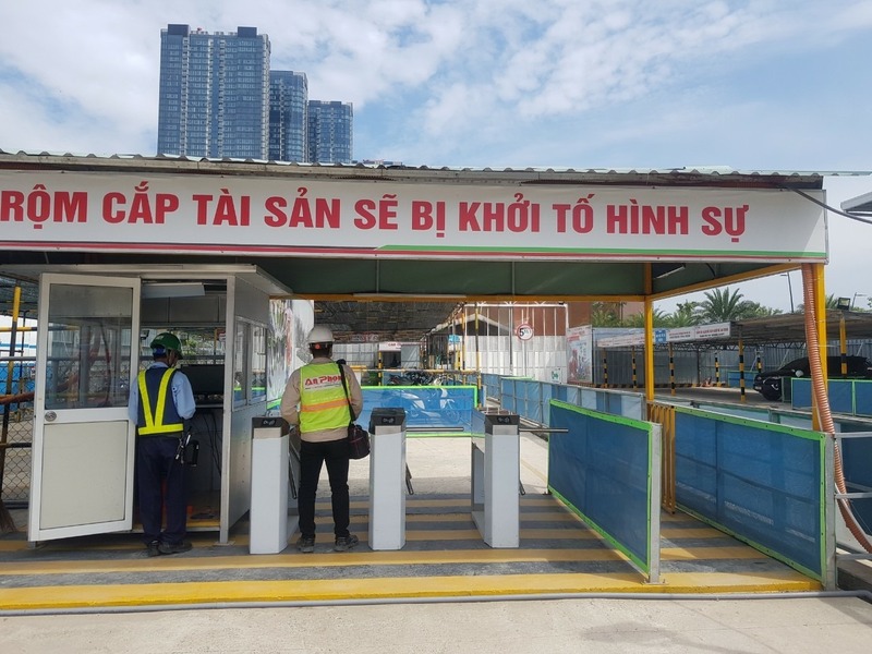 Kiểm soát cổng ra vào công trường