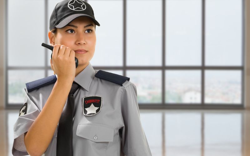 Một đội ngũ bảo vệ chuyên nghiệp đảm nhiệm nhiều vai trò quan trọng trong vận hành tổng thể của nhà hàng